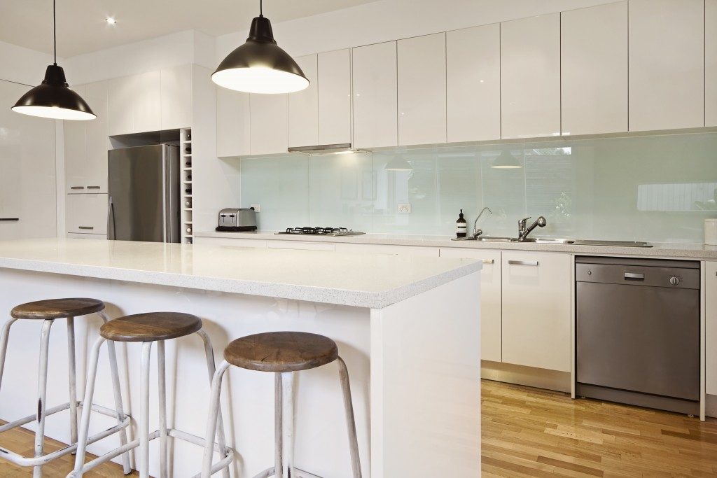 White contemporary kitchen