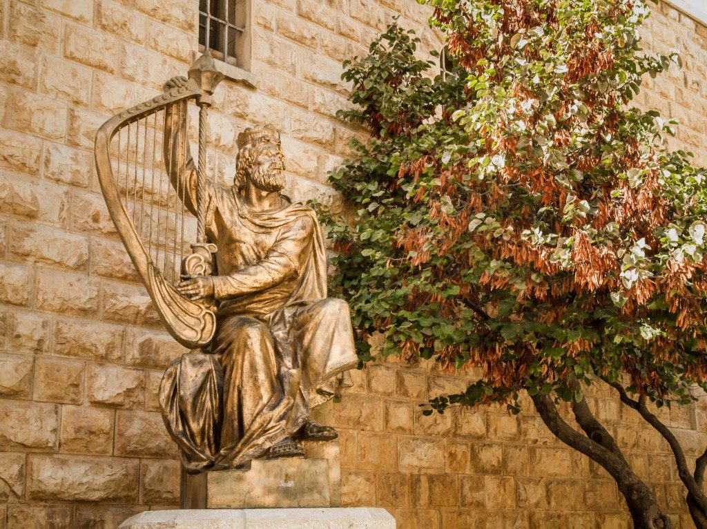 Israel statue of David and harp