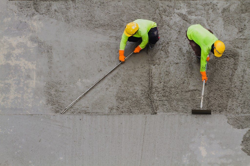 men laying down the concrete