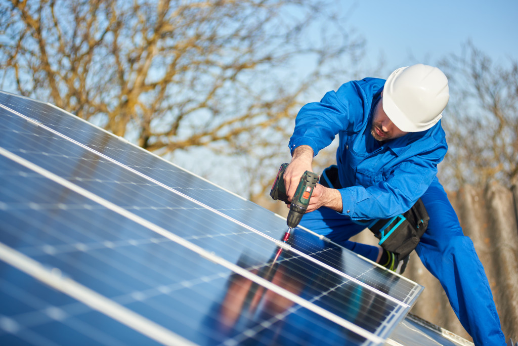 installing solar panel